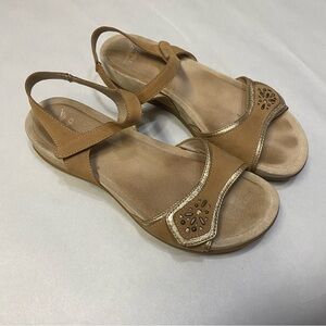 Dansko Women’s Blythe Sandals Size 9.5/10 Nubuck Leather Suede Neutral Casual
